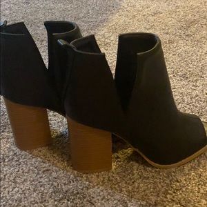 Brand new Qupid black open toe booties